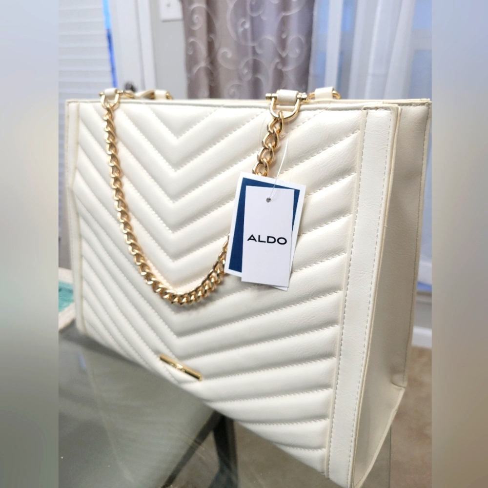 Aldo White Quilted Women's Bag with Gold Chain - Picture 2 of 7